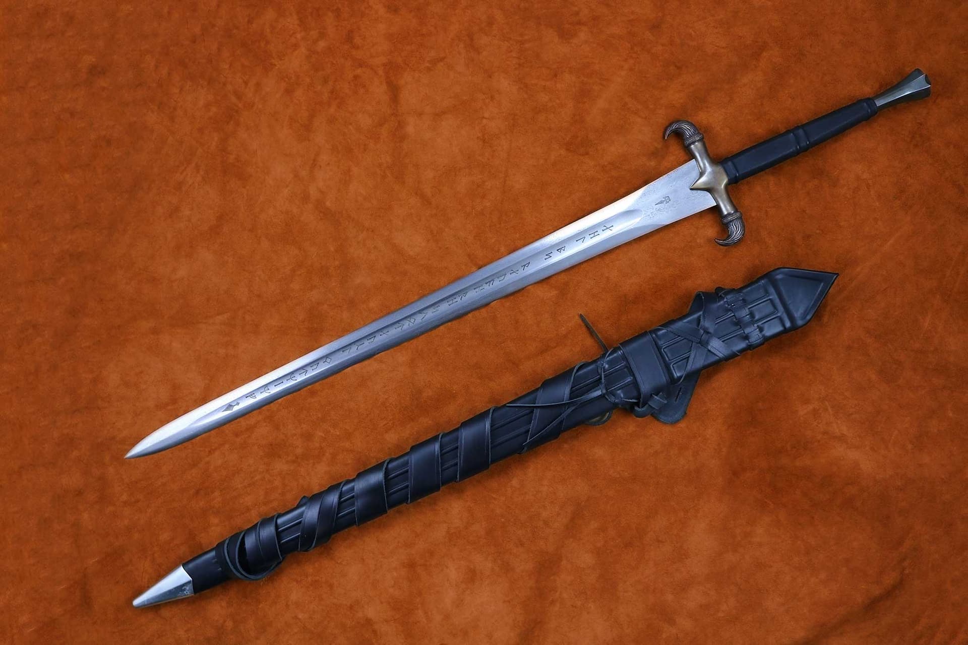 Erland Schwert mit Klinge aus gefaltetem Stahl