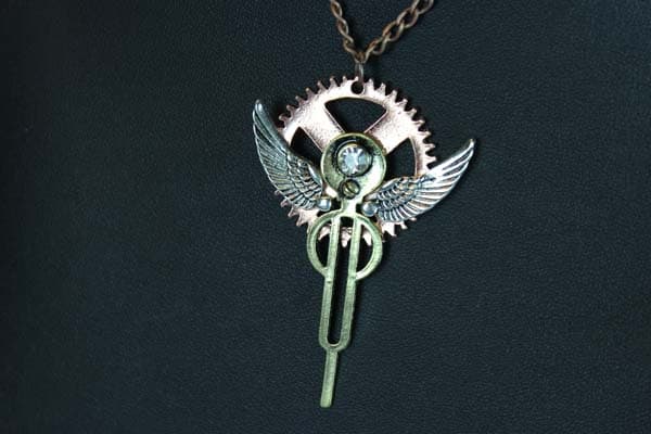 Steampunk Anhänger mit Kette - Flügel mit Skulptur