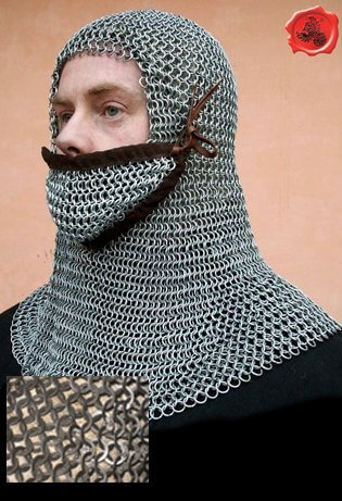 Kettenhaube mit quadratischen Gesichtsausschnitt