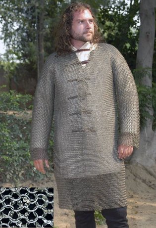 Hauberk – Kettenhemd, knielang langärmelig, Rundringe 8mm, voll vernietet (Rundnieten)